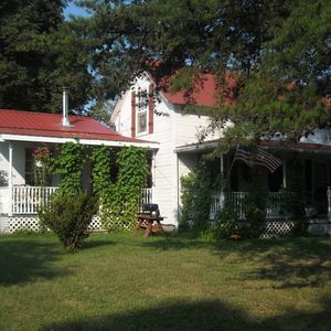 Meet your Posher, Connie